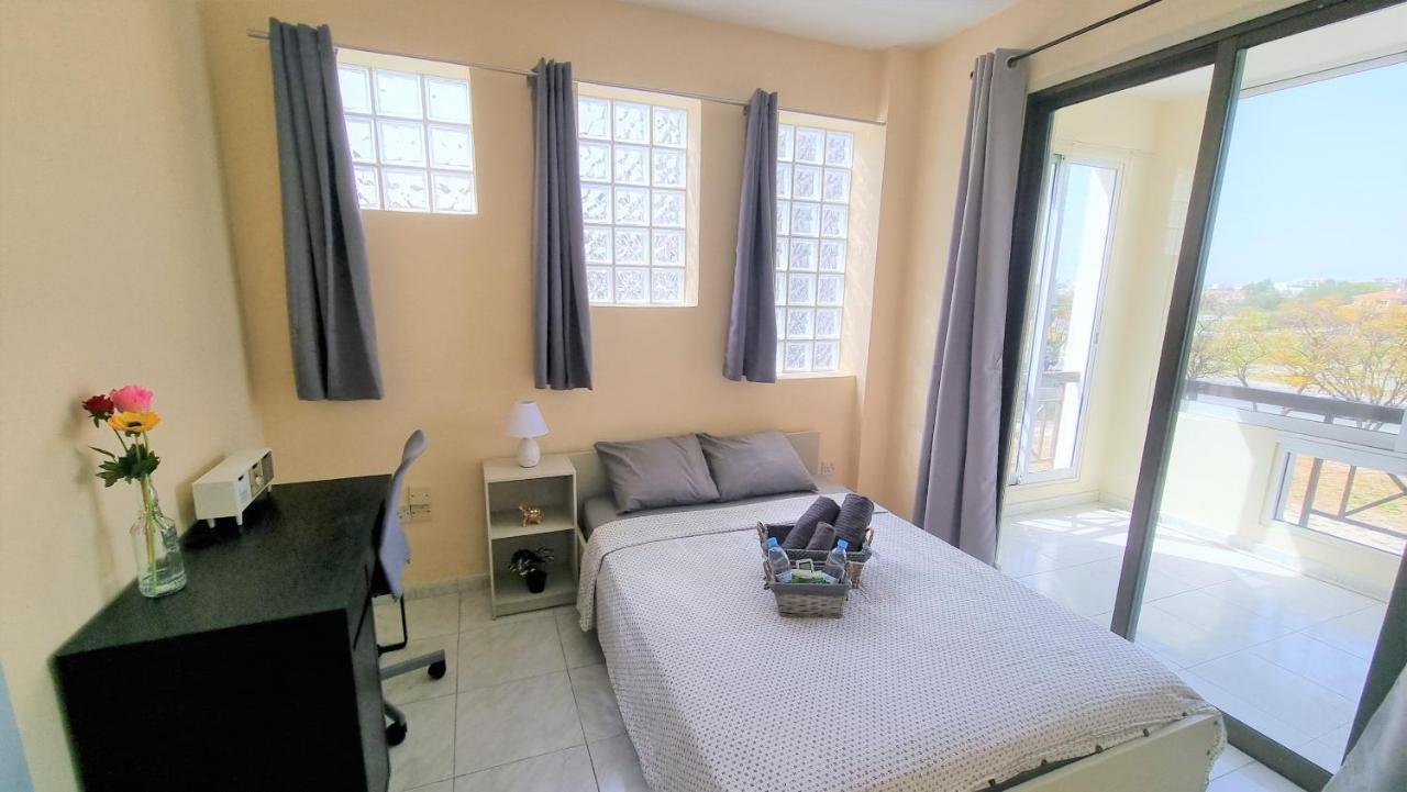 Comfy Rooms In A Shared Apartment Near Salt Lake With Internet And Netflix 라르나카 외부 사진
